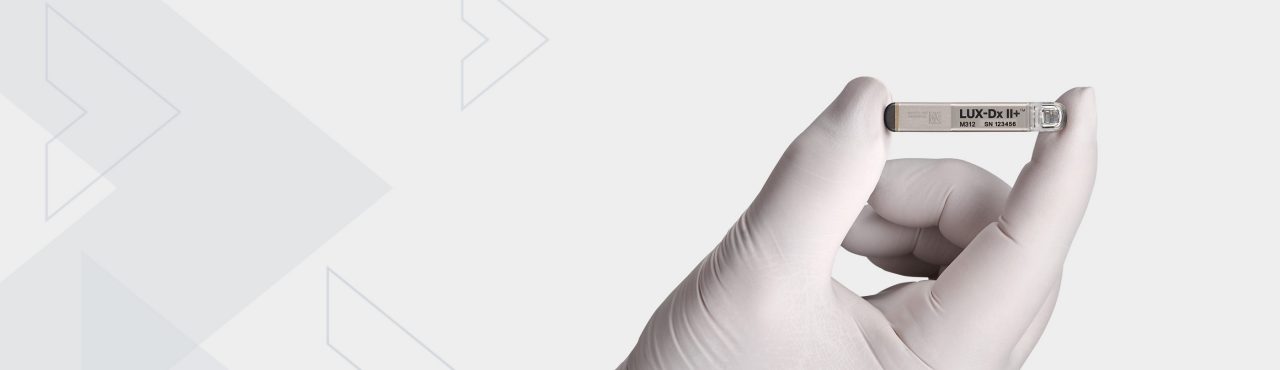 Hand holding the LUX-Dx II+ Insertable Cardiac Monitor System from Boston Scientific